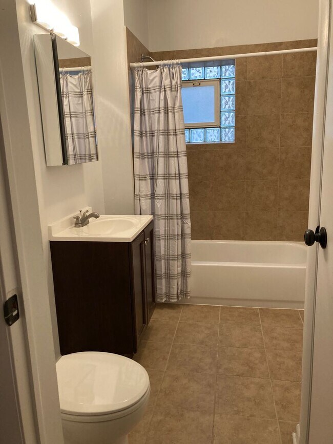 1714 W Jonquil Terrace unit 14-1E, Chicago, IL 60626 - photo 6