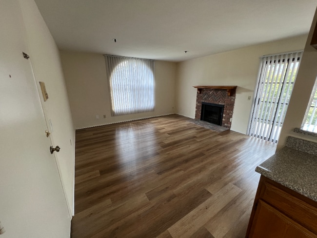 1517 Rock Glen Ave unit 202, Glendale, CA 91205 - photo 2