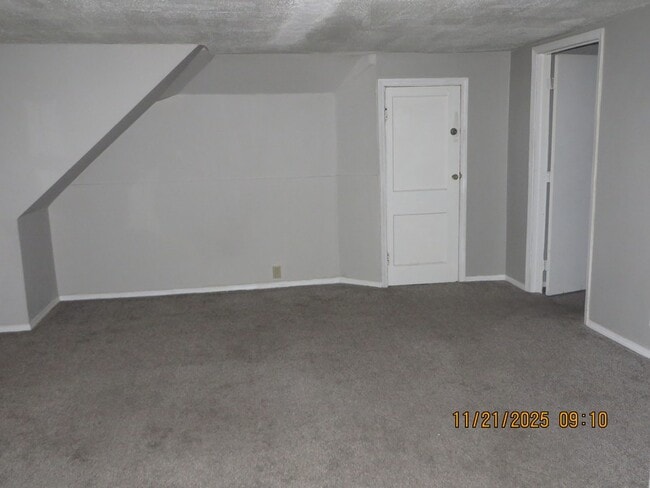 919 Walnut St unit B, Anderson, IN 46012 - photo 4