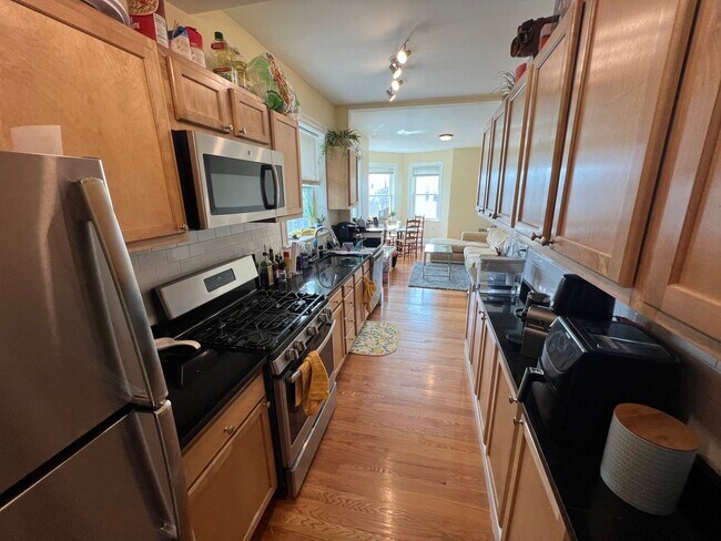 48 Lowell St unit 2, Somerville, MA 02143 - photo 7