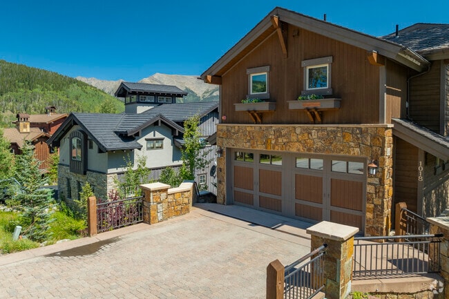 The rustic new builds in Copper Mountain are welcome getaways to elites from all over the world.