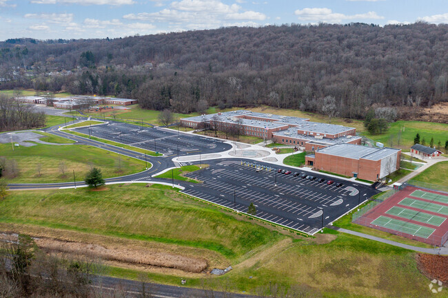 Marcellus High School has 505 students in grades 9-12 with a student-teacher ratio of 11 to 1.