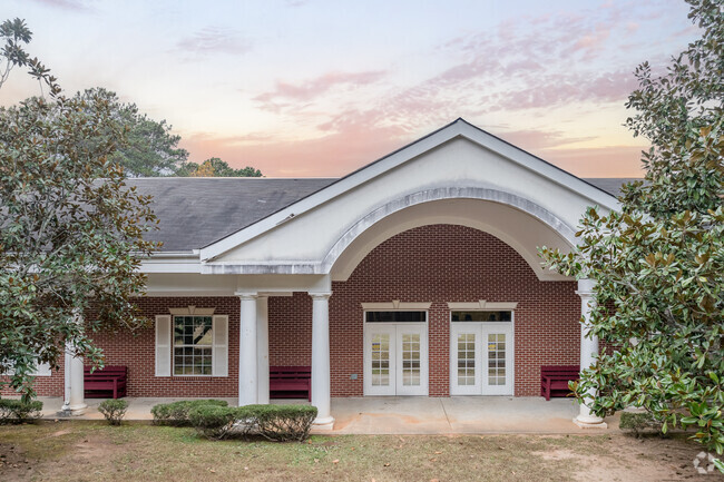 Fulton Leadership Academy receives a C- From Niche and 3 from GreatSchools.