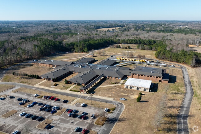 Bunn Middle School gets a B- score on Niche.Com.