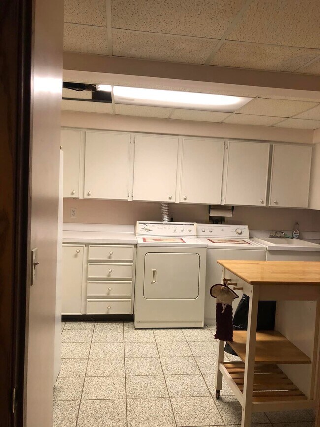 7230 Fox Meadow Dr NE unit Happyhome Apartment, Rockford, MI 49341 - photo 3