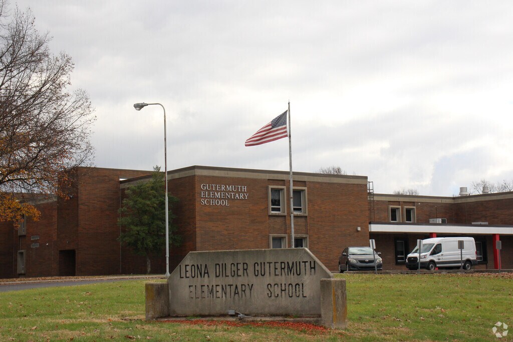 Gutermuth Elementary School provides education in the neighborhood of 
Cloverleaf.
