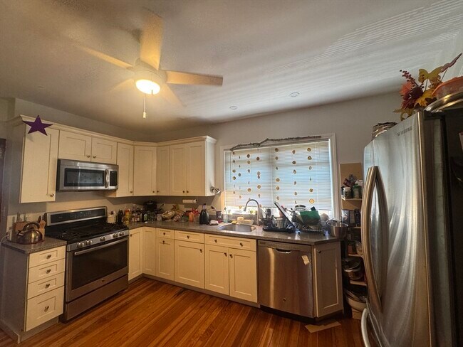 8 Foskett St unit 2, Somerville, MA 02144 - photo 4