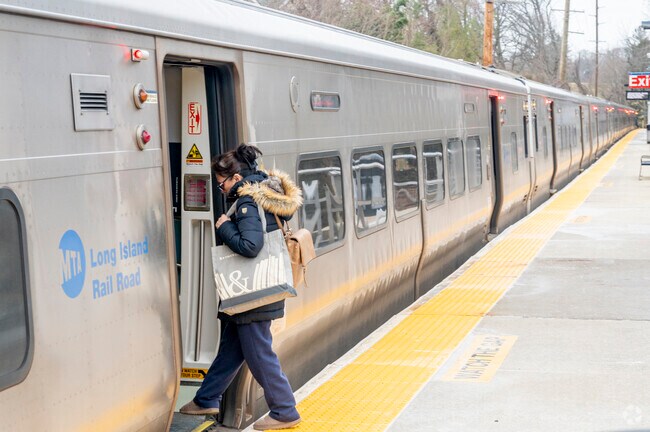 The Plandome LIRR station offers quick and easy access to New York City and all points west.