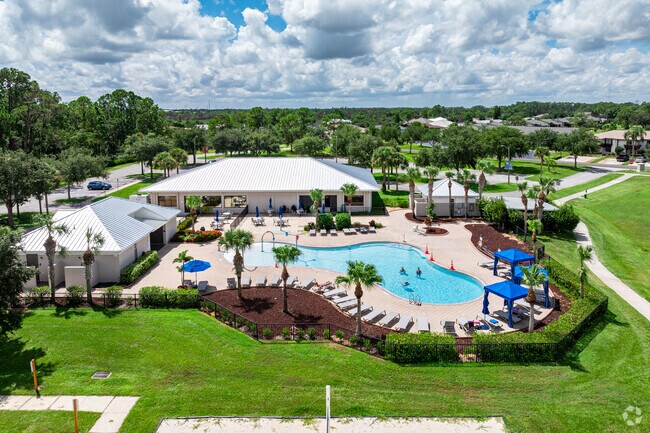 Sun N Lake community center is well-equipped with a swimming and activities center.