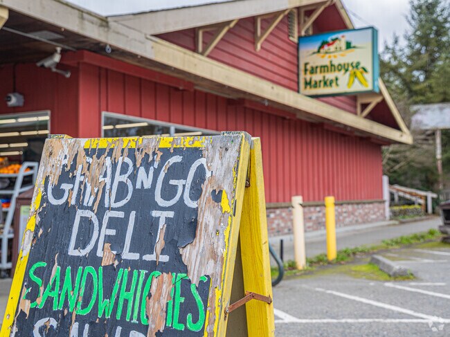 The Farmhouse Market is nearby to Ernie's Grove and offers basic groceries for residents.