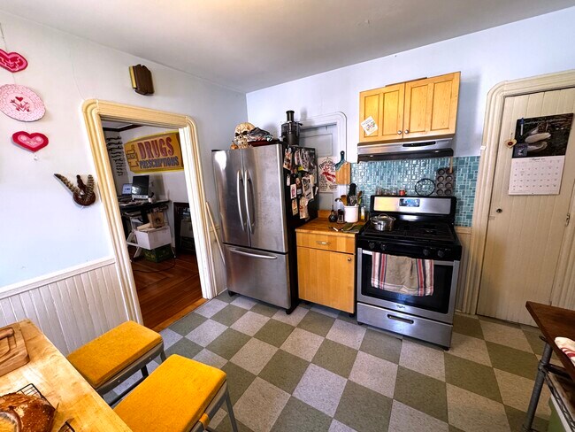 178 Oak Hill Ave unit First Floor, Pawtucket, RI 02860 - photo 7