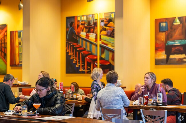 The downtown Manhattan streets are lined with burger joints & bars like Tallgrass Tap House.