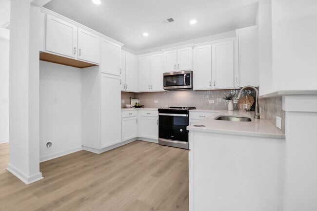 2027 Tiger Eye Ct unit 36892488, Winston-Salem, NC 27127 - photo 3