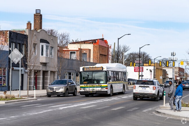 Reach downtown quickly by taking a SMART bus along Warren Avenue.