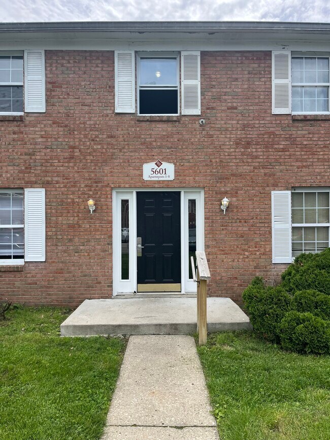 5601 Shorewood Dr, Louisville, KY 40214