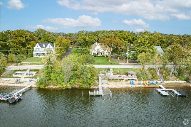 Lake Zurich's North Central has lakefront modern traditional homes with over 5,000 square feet.