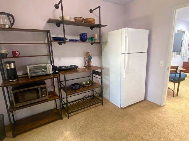 Entry room/kitchenette/office