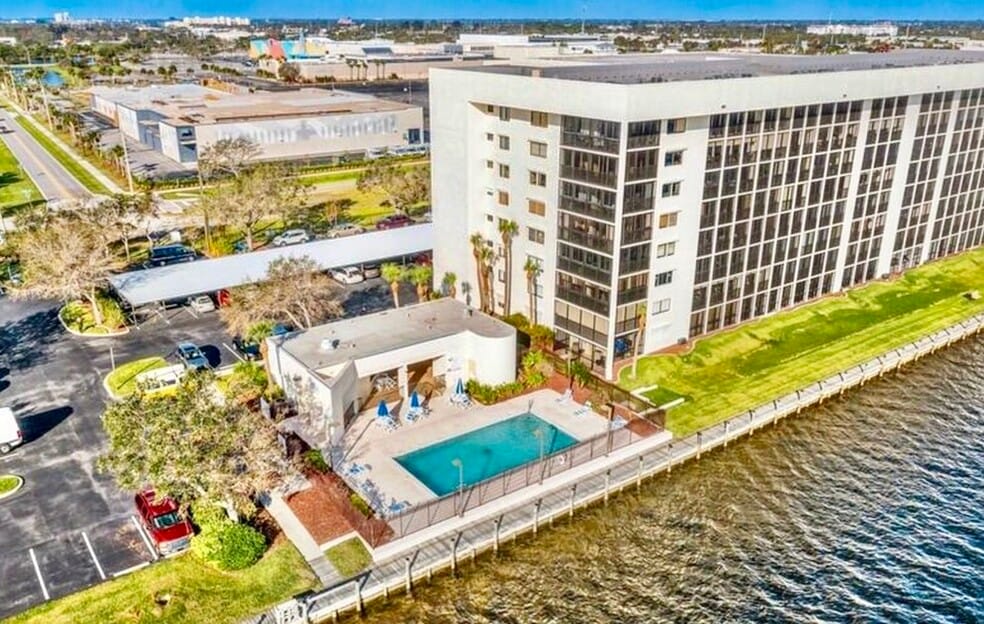 Water front with 2 pools