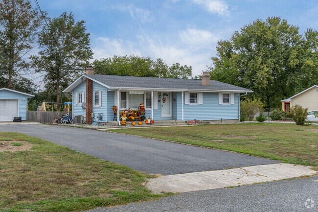 Most of the ranches in Stow Creek Township have private yards and long driveways.