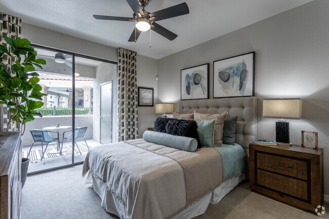 1BR, 1BA - A2 - 810 SF