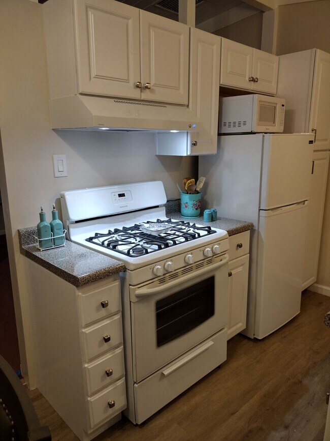 533 E Avenue q12 unit B, Palmdale, CA 93550 - photo 3