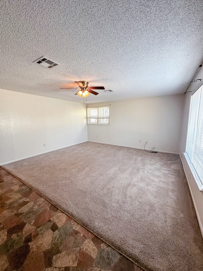 924 NW Runyon Rd, Lawton, OK 73507 - photo 7