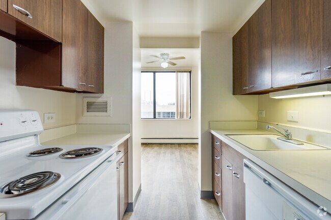 1 BR, 1 BA - The Heatherstone, 770 SF