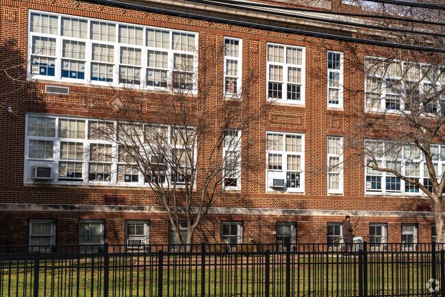 The Carteret School admits students from K-6.