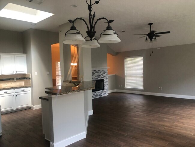 19306 Pinewood Bluff Ln, Humble, TX 77346 - photo 6