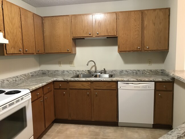 1389 Berry Ridge Rd unit 303, Eagan, MN 55123 - photo 6