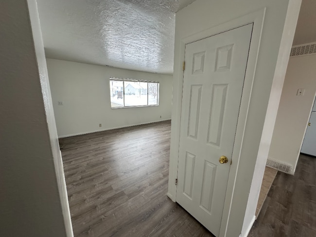 411 Noble Rd, Tooele, UT 84074 - photo 3