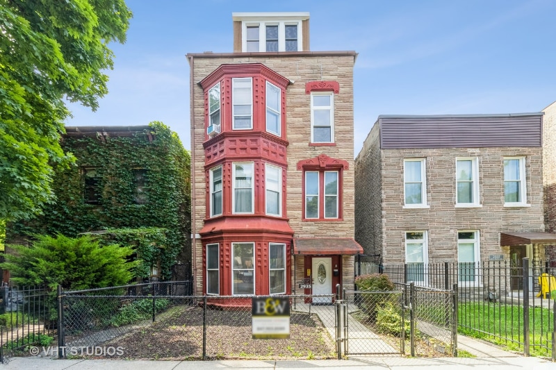 2935 W Walnut St unit 2, Chicago, IL 60612 - photo 1