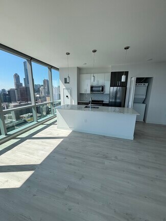 1 E 8th St, Chicago, IL 60605