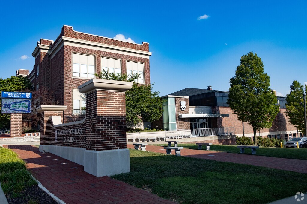 Welcome to Marquette Catholic High School in Alton.