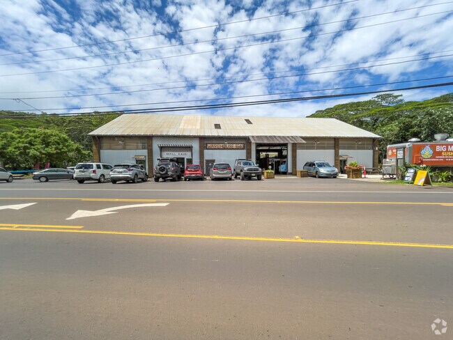 Warehouse 3540 in Lawai is a makers market of trendy vendors and food trucks.