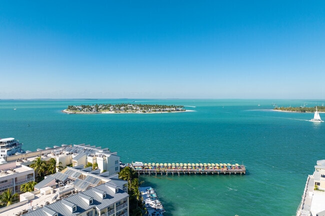 Gorgeous views and the blue ocean surround you everywhere in Key West.