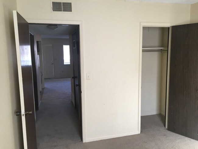 801 S Main St unit 1, Warrensburg, MO 64093 - photo 7