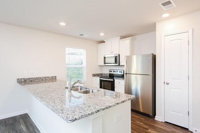 2135 Southlea Dr, Inman, SC 29349 - photo 7