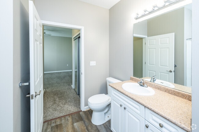 1BR, 1BA - 770SF - Bathroom