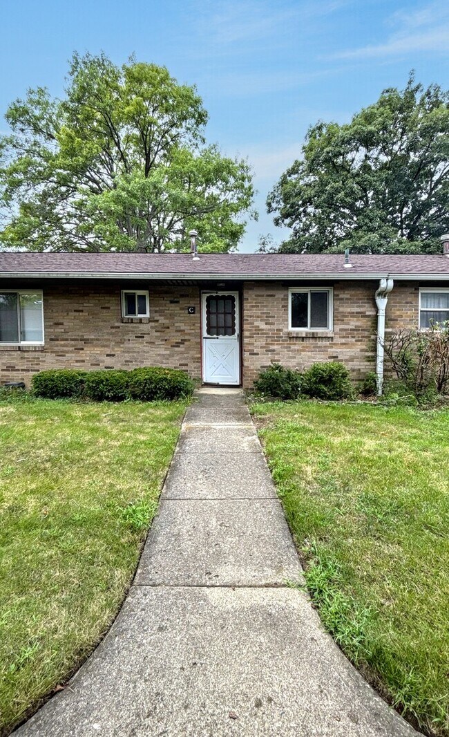 2324 Woodbrook Cir N, Columbus, OH 43223