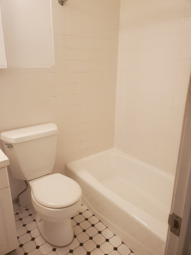 1-3, 2-4 Main St & 4th Ave, Bay Shore, NY 11706 - photo 7