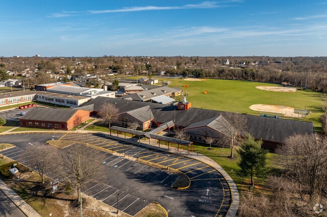 Betty McElmon Elementary School has a B from Niche.