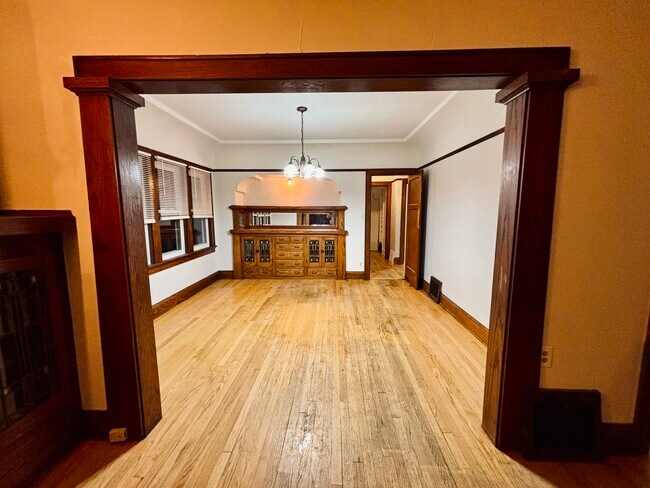 5223 W Wisconsin Ave unit Lower, Milwaukee, WI 53208 - photo 7