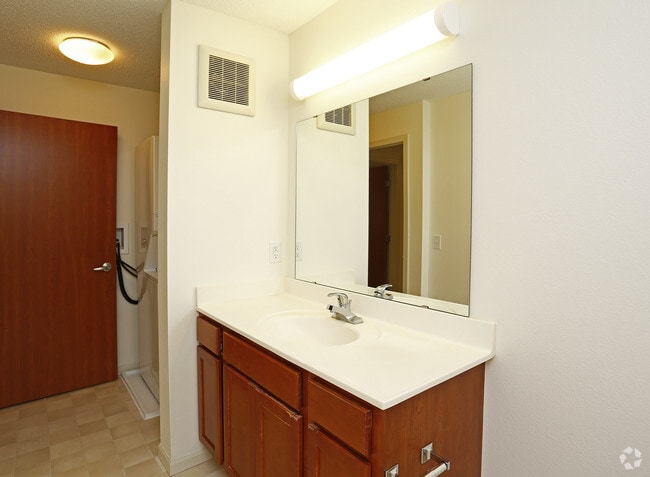 Clover Field Marketplace, Chaska, MN 55318 - photo 6