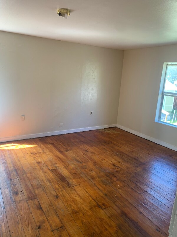 1021 N 27th St, Waco, TX 76707 - photo 7