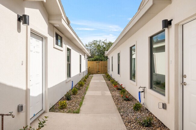 1208 W Harrison Ave unit 2, Alton, TX 78573 - photo 3