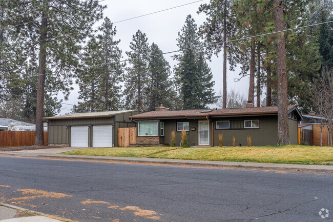 Ranch Style homes are some of the most popular homes in the Town and Country neighborhood.