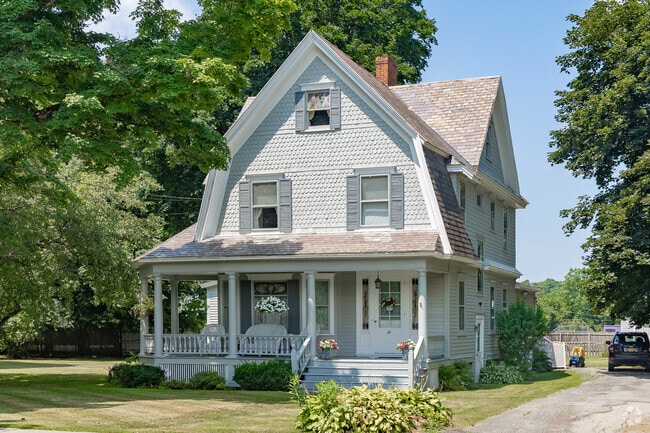 Salem is safer than 75% of the cities and towns in the US of all population sizes.