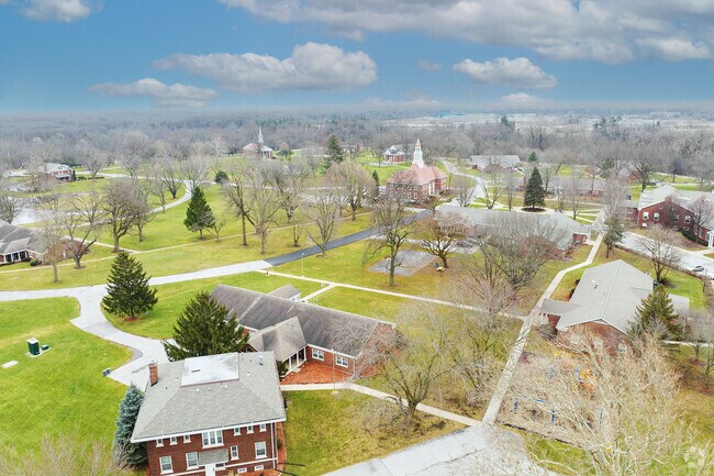 Glenwood Academy has 105 students and a student-teacher ratio of 7 to 1.