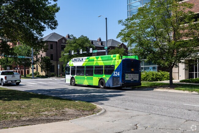 It's easy to find a bus in Far South to travel to Downtown Lincoln.